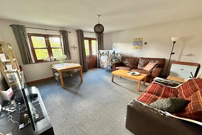 2 Bedroom Apartment To Rent In Elladene Park, Chorlton, M21