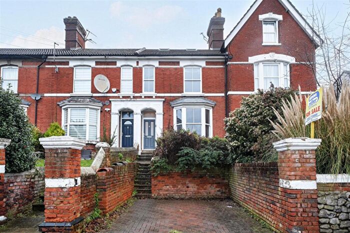 4 Bedroom Semi-Detached House For Sale In Upper Fant Road, Maidstone, ME16