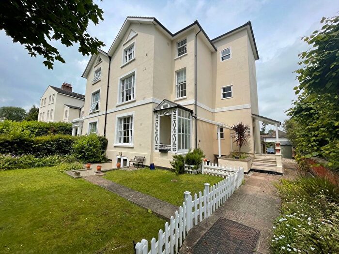 2 Bedroom Flat To Rent In Donnington Square, Newbury, RG14