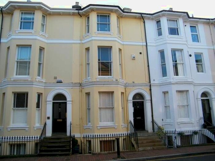 2 Bedroom Flat To Rent In York Road, Tunbridge Wells, Kent, TN1