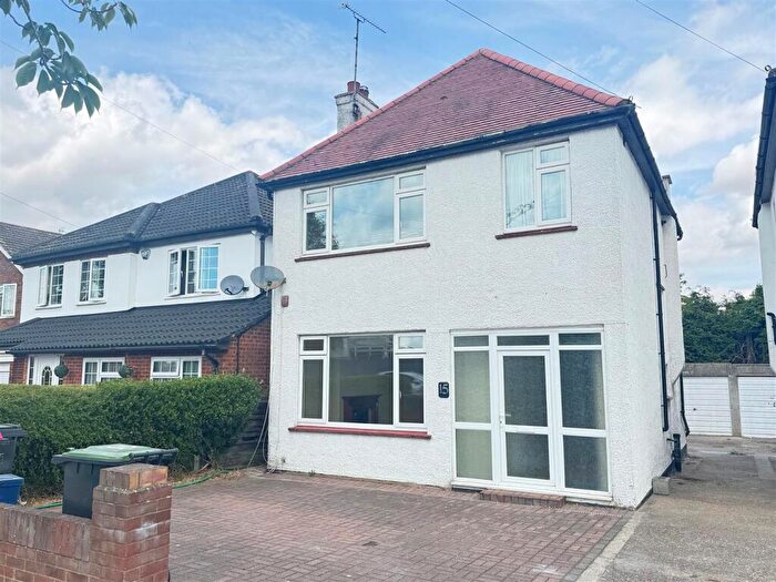 3 Bedroom Detached House For Sale In Carlton Avenue, Westcliff-On-Sea, SS0