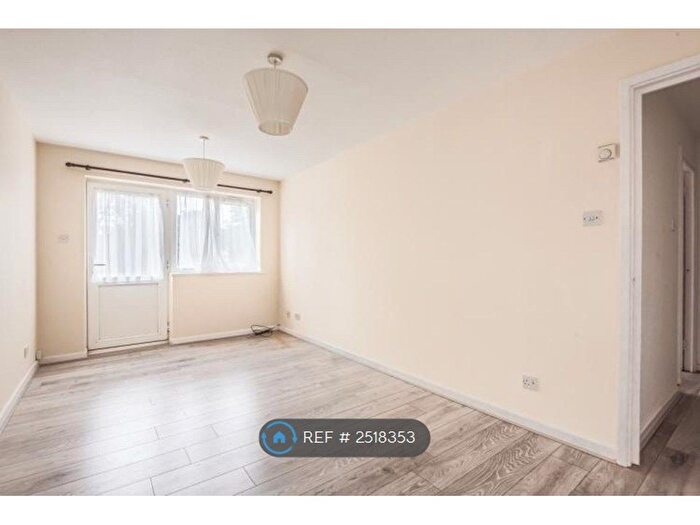 2 Bedroom Flat To Rent In Copers Cope Rd, Beckenham, BR3