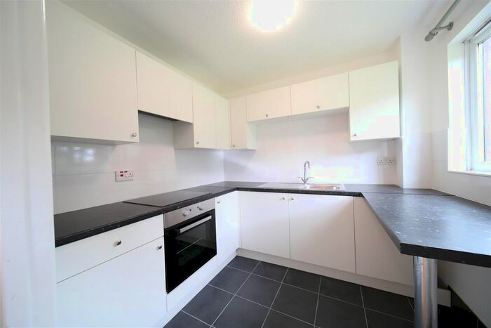 2 Bedroom Flat To Rent In Maltby Drive, Enfield, EN1