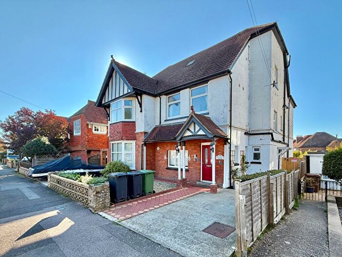2 Bedroom Flat To Rent In Collington Avenue, Bexhill-On-Sea, TN39