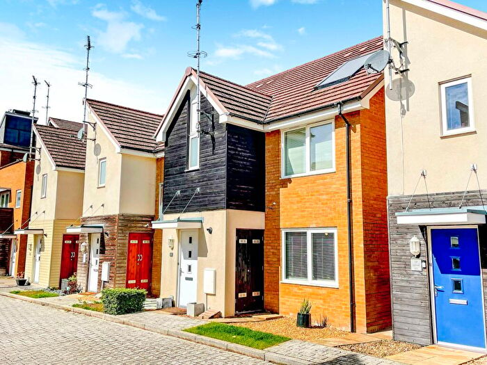 3 Bedroom End Of Terrace House For Sale In Lamour Lane, Oxley Park, Milton Keynes, MK4