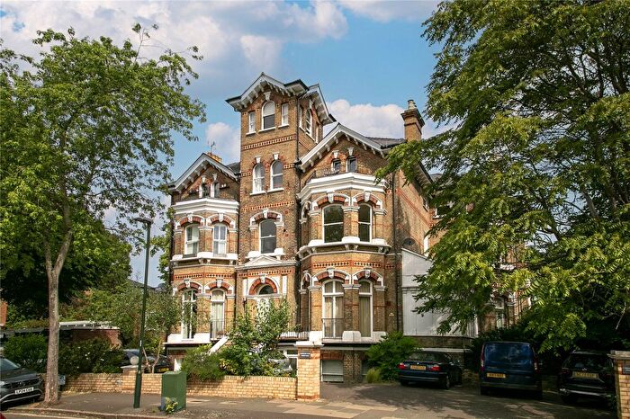 2 Bedroom Flat For Sale In Rosslyn Road, St Margarets, TW1