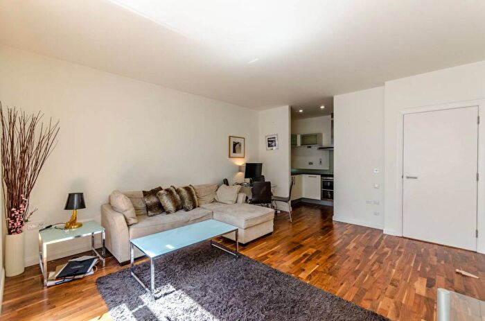 1 Bedroom Flat For Sale In Discovery Dock, Canary Wharf, London, E14