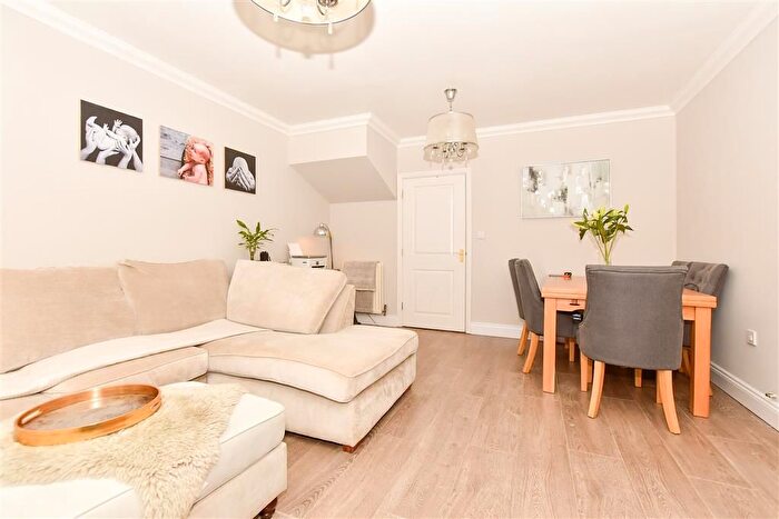 3 Bedroom Town House For Sale In Hedgers Way, Chartfields, Ashford, Kent, TN23