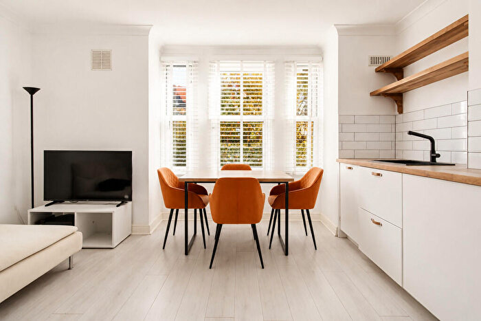 2 Bedroom Apartment For Sale In Acton Lane, London, NW10