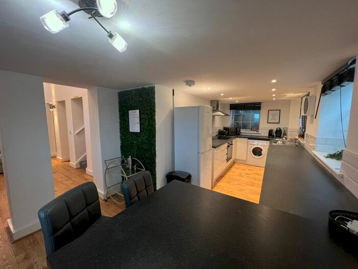 3 Bedroom Flat To Rent In St. Thomas, Swansea, SA1