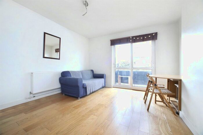 3 Bedroom Flat To Rent In Munday House, Burbage Close, London, SE1