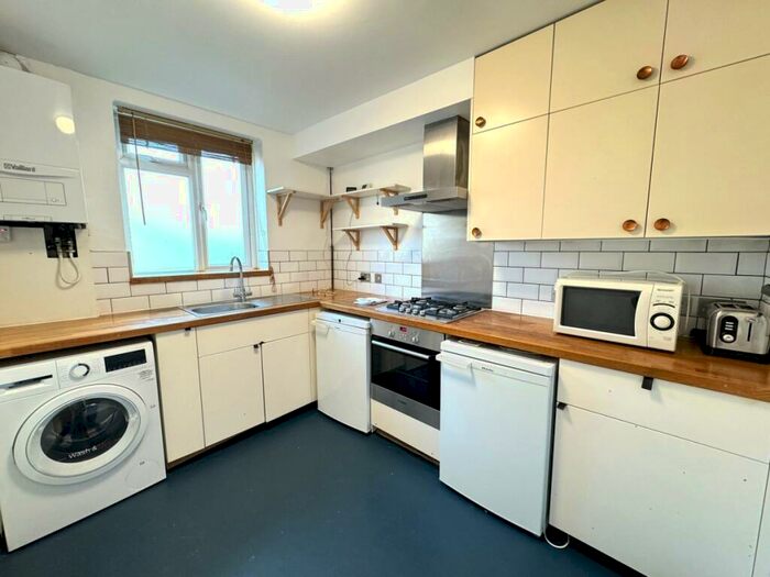 3 Bedroom Flat To Rent In Wray Crescent, Finsbury Park, N4