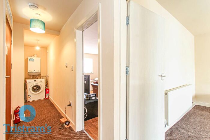 2 Bedroom Flat To Rent In Bramcote Avenue, Beeston, NG9