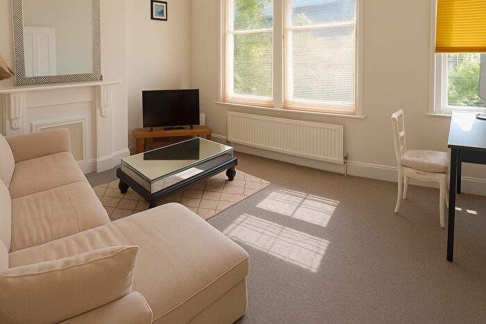 2 Bedroom Flat To Rent In Barretts Grove, London, N16