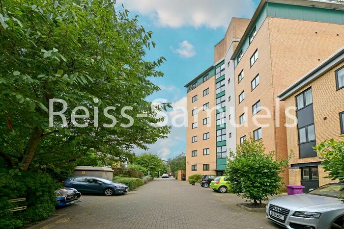 2 Bedroom Flat To Rent In Jetty Court, Oldbellgate, Canary Wharf, Docklands, London, E14