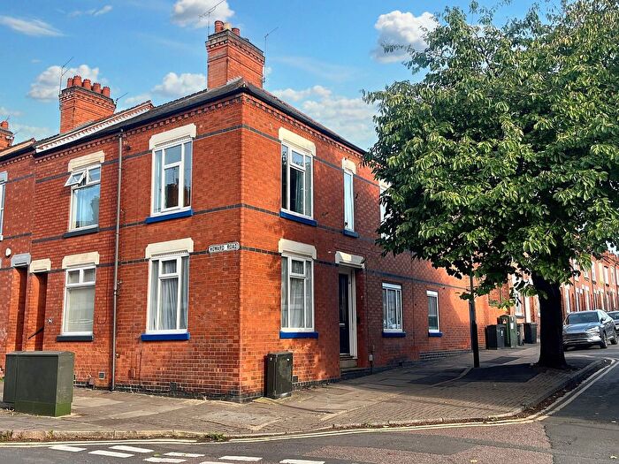 3 Bedroom End Of Terrace House For Sale In Lytton Road, Leicester, LE2