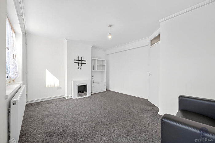 2 Bedroom Apartment To Rent In Armfield Crescent, Mitcham, CR4