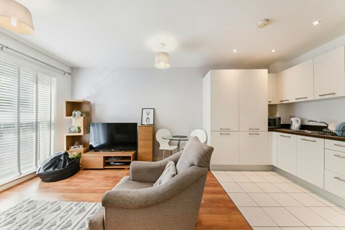 2 Bedroom Flat For Sale In Forge Square, Isle Of Dogs, London, E14