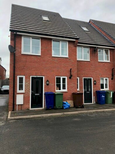 3 Bedroom Semi-Detached House To Rent In Hednesford Road, Cannock, WS11