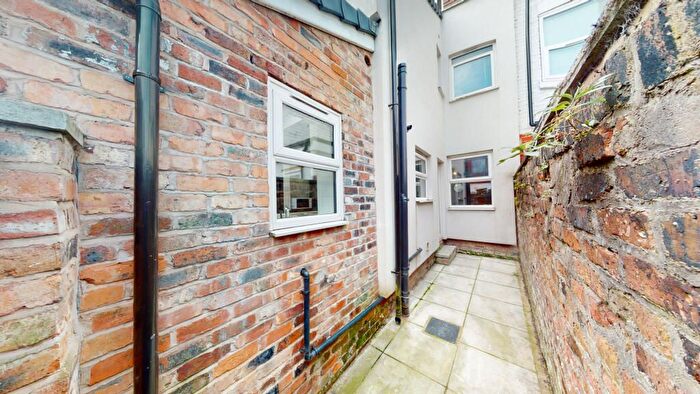 6 Bedroom Flat To Rent In Halsbury Road, Liverpool, L6