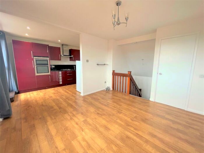 2 Bedroom Apartment To Rent In Newbury, Berkshire, RG14