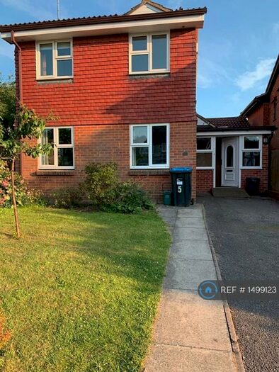 4 Bedroom Detached House To Rent In Kings Mead, South Nutfield, Redhill, RH1