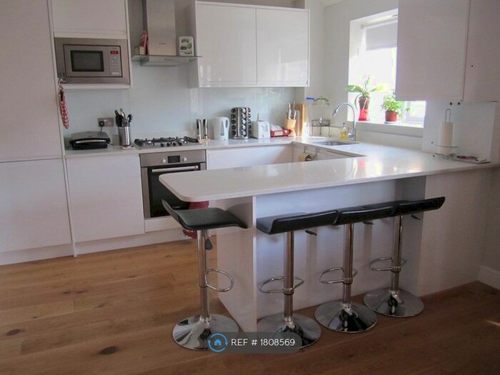 2 Bedroom Flat To Rent In St. Andrews House, London, SE16
