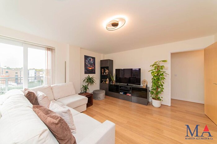 2 Bedroom Flat For Sale In Hepburn Court, Borehamwood, WD6