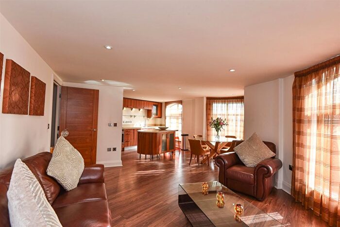 2 Bedroom Flat To Rent In Merchant Place, Merchantgate, YO1