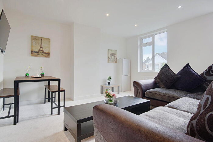 2 Bedroom Flat For Sale In Columbia Road, Bournemouth, BH10