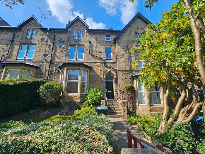 2 Bedroom Flat To Rent In St Paul's Road, Bradford, BD8
