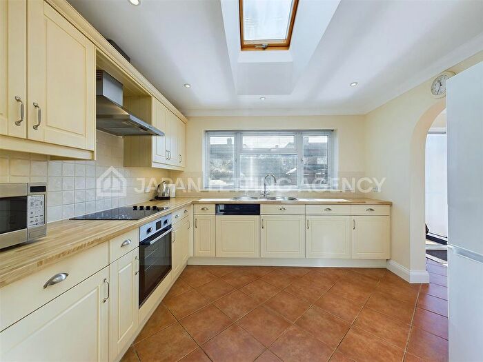 3 Bedroom Terraced House To Rent In Court Way, London, W3