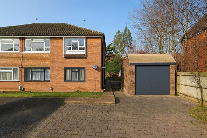 2 Bedroom Flat For Sale In Hereford Close, Epsom, KT18