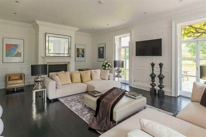 12 Bedroom Flat To Rent In Broad Common Road, Hurst, Reading, RG10