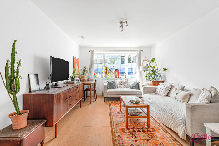 3 Bedroom House For Sale In Burnett Close, London, E9