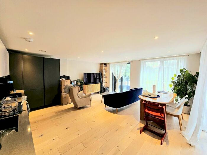 2 Bedroom Flat To Rent In Homestead Heights, Tottenham Lane, Crouch End, N8