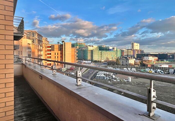 2 Bedroom Flat To Rent In Bowman Lane, Hunslet, Leeds, LS10