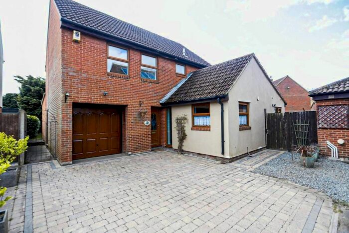 4 Bedroom Property To Rent In Moorescroft, Kelvedon Hatch, Brentwood, CM15