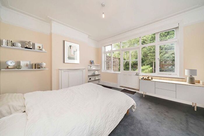 6 Bedroom Semi-Detached House For Sale In Vineyard Hill Road, London, SW19
