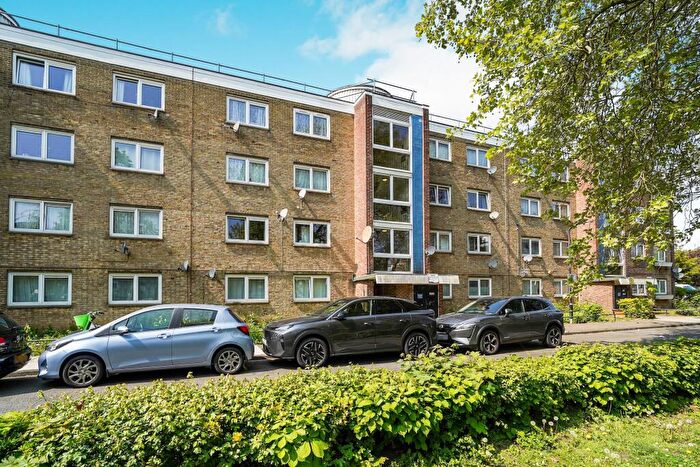 2 Bedroom Flat For Sale In Elmworth Grove, London, SE21