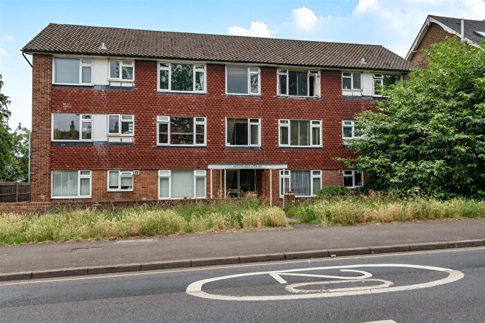 2 Bedroom Apartment For Sale In Hook Road, Surbiton, KT6