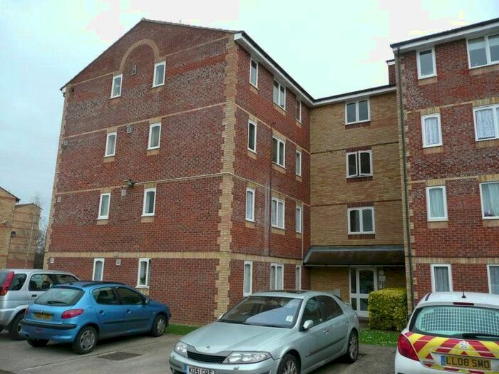 1 Bedroom Flat To Rent In Pioneer Way, Watford, Hertfordshire, WD18