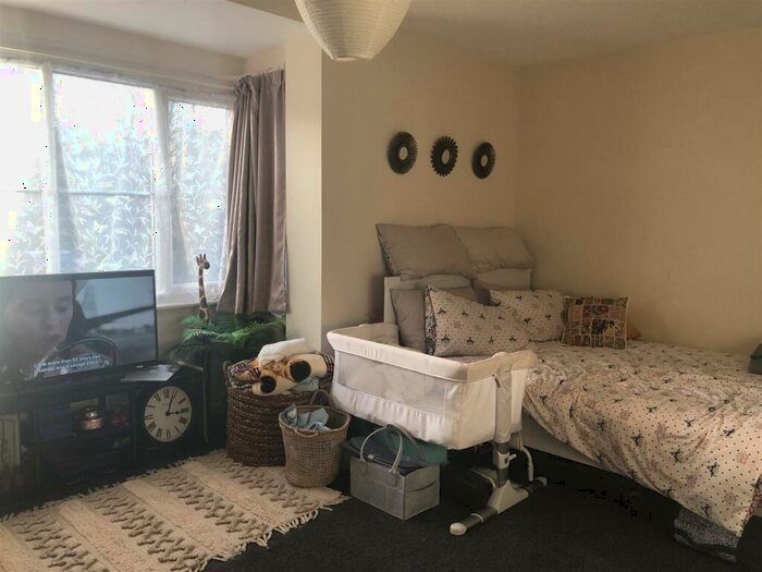 Studio To Rent In Snowdon Drive, Colindale, London, NW9