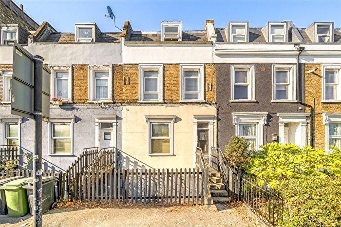 1 Bedroom Flat For Sale In Lewisham Way, New Cross, SE14