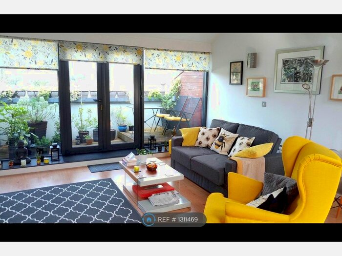 2 Bedroom Flat To Rent In Meadow Road, Apperley Bridge, Bradford BD10