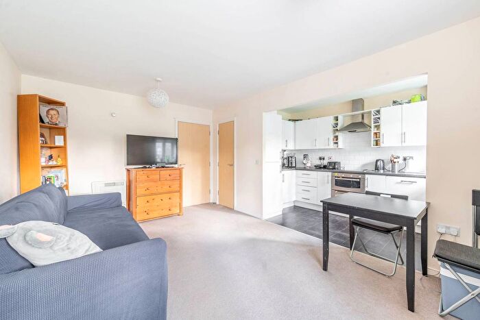 2 Bedroom Flat For Sale In Westmoreland Road, Kingsbury, London, NW9