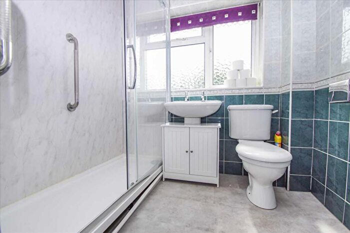 3 Bedroom End Of Terrace House For Sale In Pantile Row, Langley, SL3