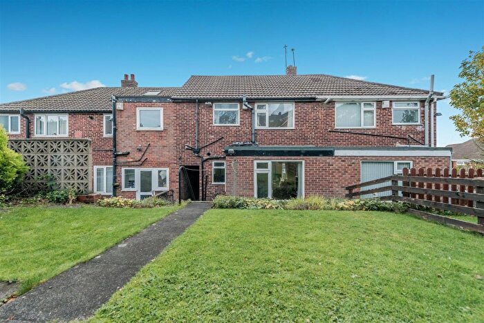 3 Bedroom Town House For Sale In Kellett Crescent, Wortley, Leeds, LS12