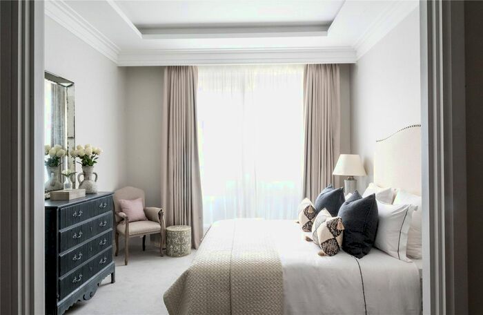 2 Bedroom Flat For Sale In Dovehouse Street, Chelsea, London, SW3