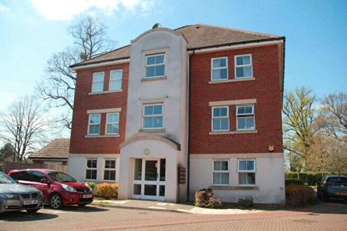 2 Bedroom Flat To Rent In Tobermory Close, Langley, Berkshire, SL3